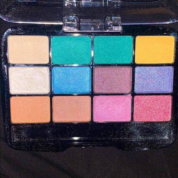 eyeshadow ! - Picture 1 of 2